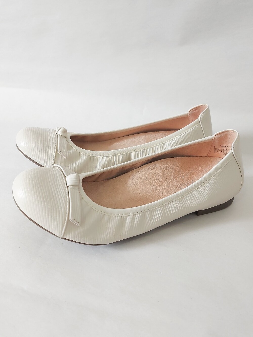 Vionic Women Amorie Cream Leather Ballet Flats Size 7 Toe‎ Cap Elastic Topline